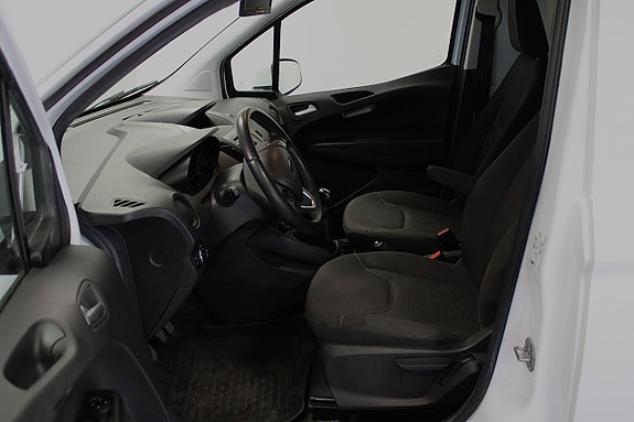 Ford Transit Courier 4 of 5