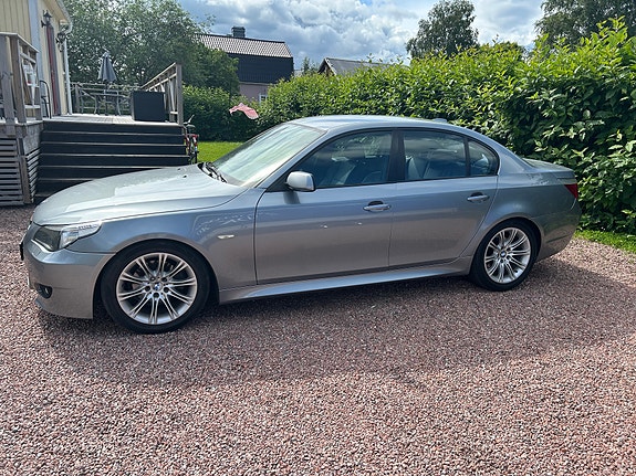 BMW 520d 2 of 5