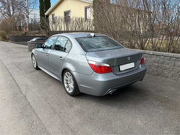 BMW 520d 3 of 5