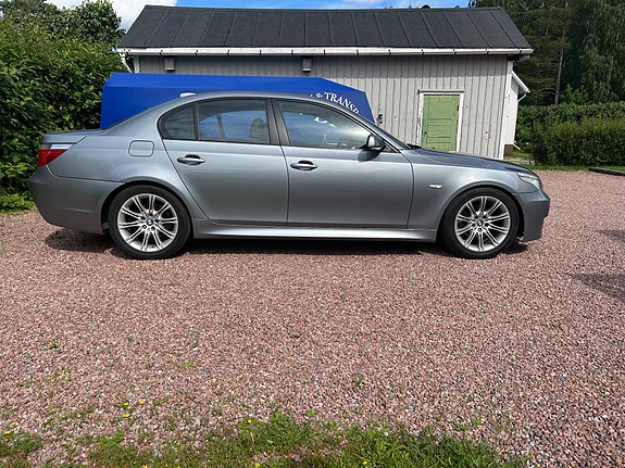 BMW 520d 3 of 5