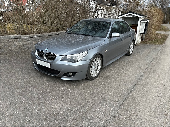 BMW 520d 2 of 5