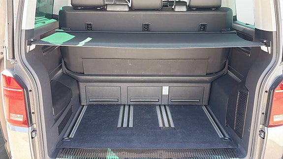 Volkswagen Multivan 10 of 12