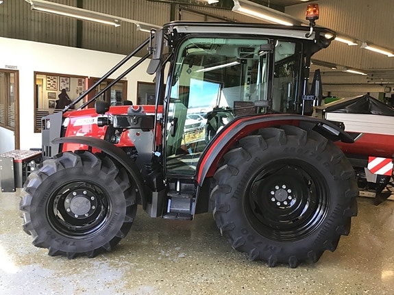 Massey Ferguson 4708 2 of 9