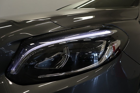 Mercedes-Benz B200 d 2 of 5