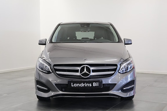Mercedes-Benz B200 d 3 of 5