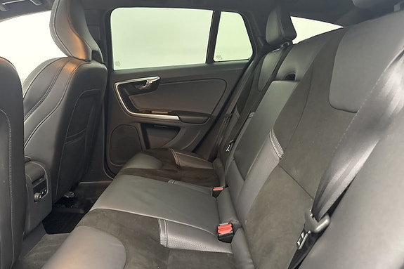 Volvo V60 12 of 30