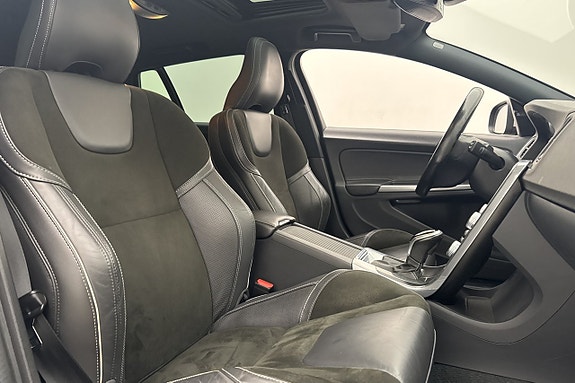 Volvo V60 11 of 30