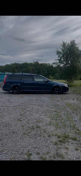Volvo V70 2 of 5