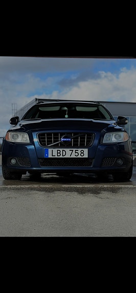Volvo V70 3 of 5