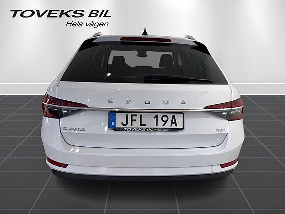 Skoda Superb 2 of 5