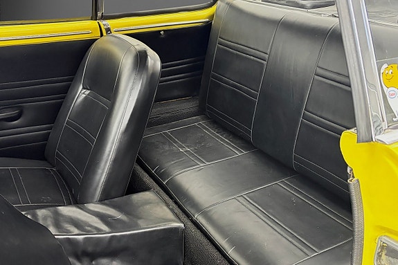 Volkswagen Karmann Ghia 9 of 10