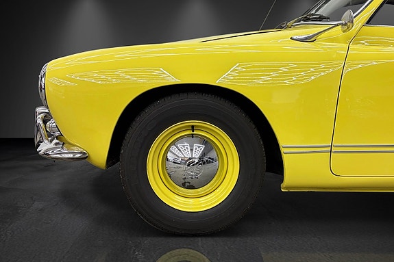 Volkswagen Karmann Ghia 6 of 10