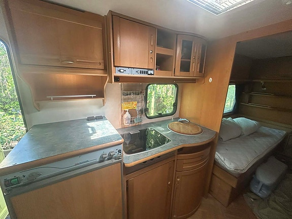 Adria Unica B 562UL 4 of 6