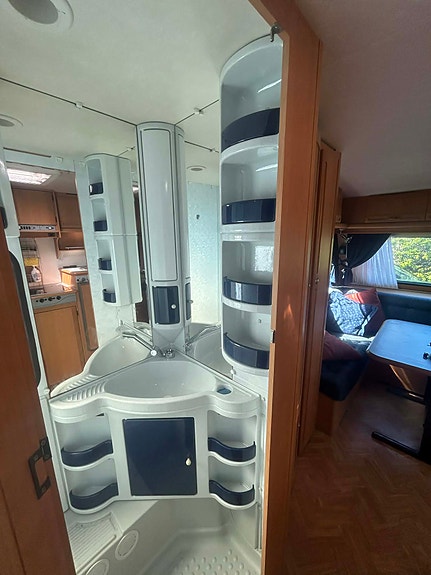 Adria Unica B 562UL 5 of 6