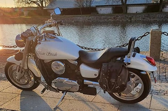 Kawasaki Vulcan 1500 Meanstreak 3 of 3