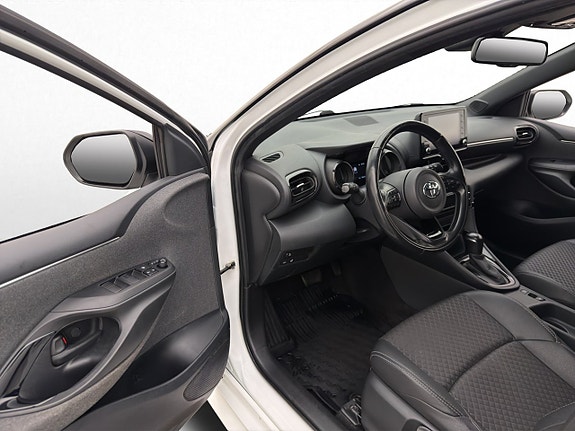 Toyota Yaris 10 of 30