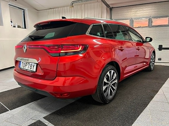 Renault Megane IV 2 of 5