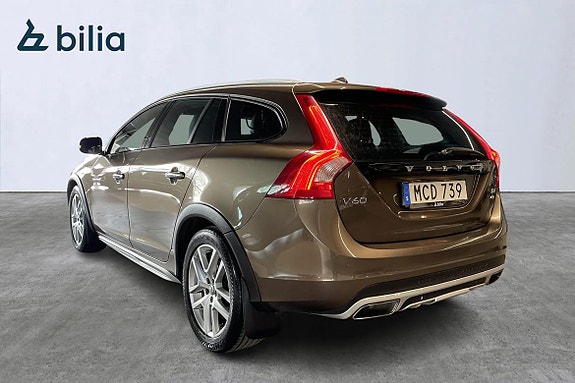 Volvo V60 Cross Country 4 of 5