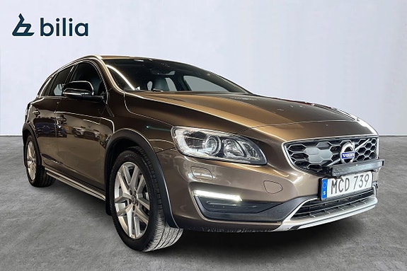 Volvo V60 Cross Country 3 of 5