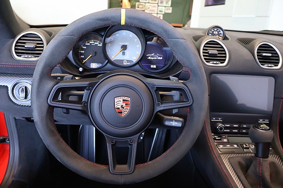 Porsche 718 Spyder RS 7 of 9