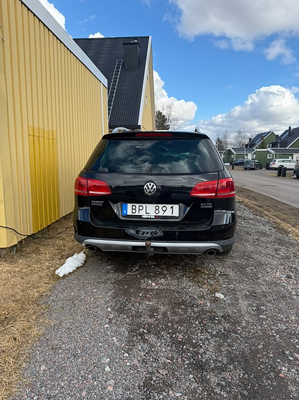 Volkswagen Passat Alltrack 3 of 5