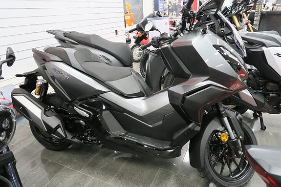 Honda ADV350 2 of 7