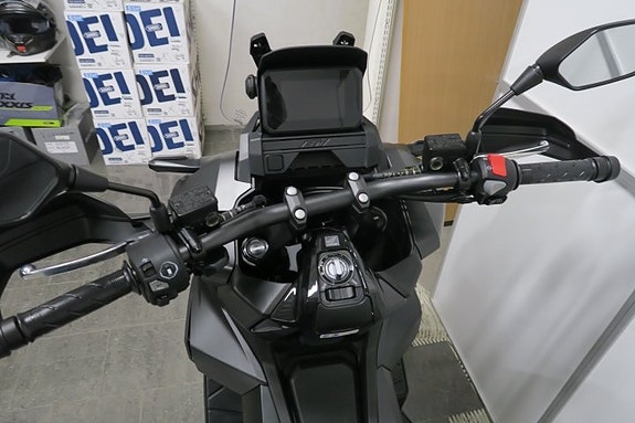 Honda ADV350 6 of 7