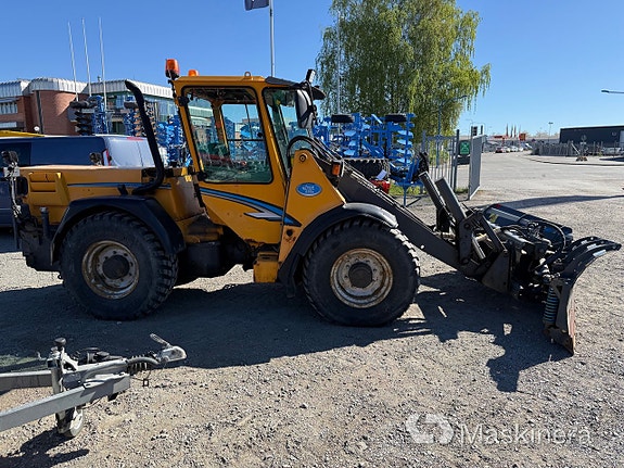Redskapsbärare Wille 655C med Vikplog Snowek N280 5 of 27