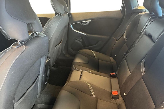 Volvo V40 24 of 27