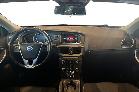 Volvo V40 12 of 27