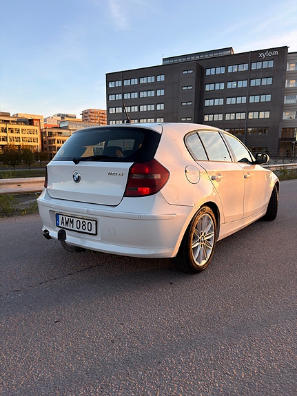 BMW 118d 4 of 5