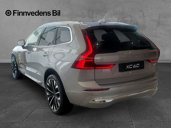 Volvo XC60 2 of 7