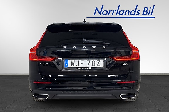 Volvo V60 Cross Country 4 of 5