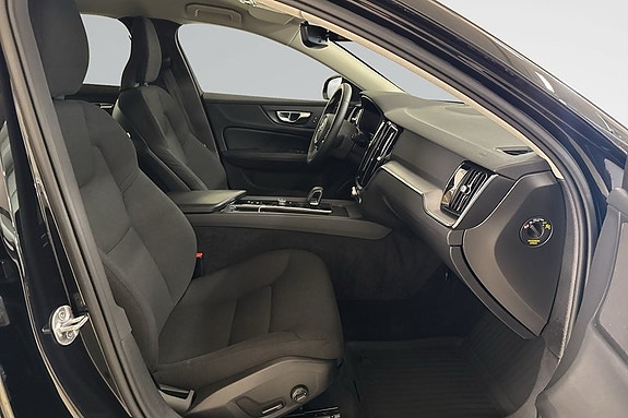 Volvo V60 Cross Country 7 of 9