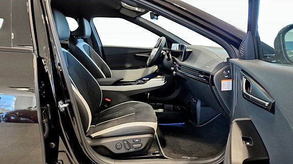Kia EV6 8 of 12