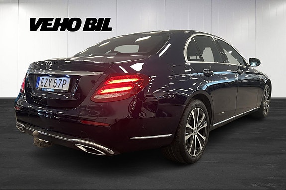 Mercedes-Benz E300 de 3 of 5