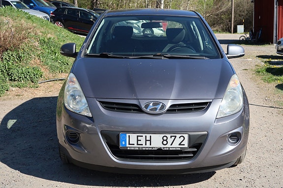 Hyundai i20 2 of 5