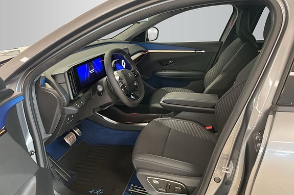 Renault Scenic E-Tech 8 of 16