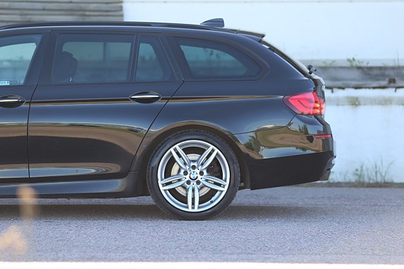 BMW 520d 3 of 5