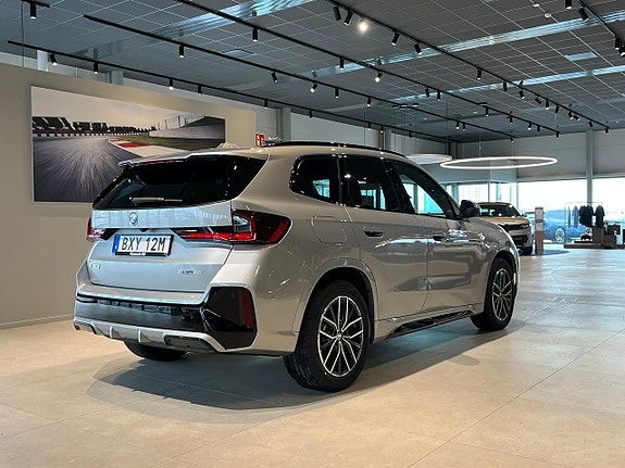 BMW iX1 4 of 5