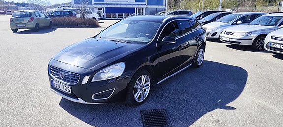 Volvo V60 2 of 5