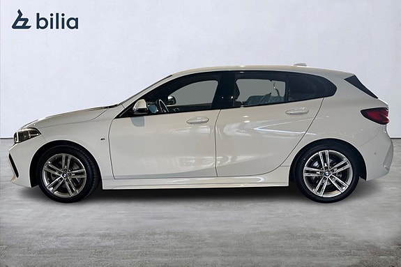 BMW 118i 3 of 5