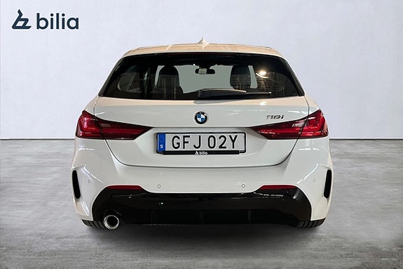 BMW 118i 4 of 5