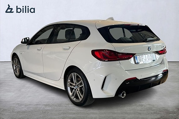 BMW 118i 2 of 5