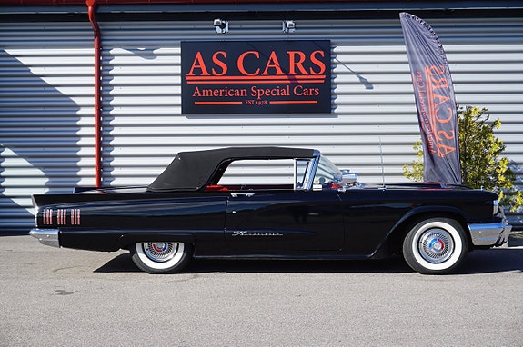 Ford Thunderbird 4 of 5