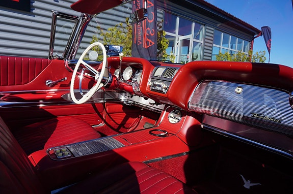 Ford Thunderbird 22 of 26