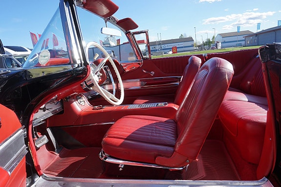 Ford Thunderbird 16 of 26