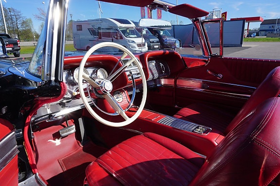 Ford Thunderbird 17 of 26