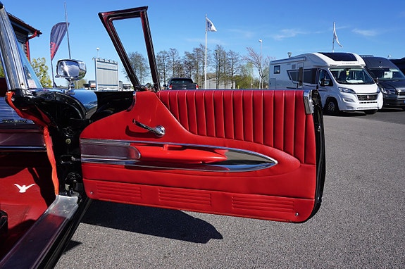 Ford Thunderbird 20 of 26