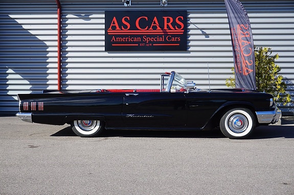 Ford Thunderbird 3 of 5